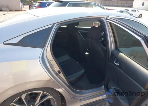 2019 Honda Civic Sport z USA, uszkodzony, nr VIN 2HGFC2F82KH599235